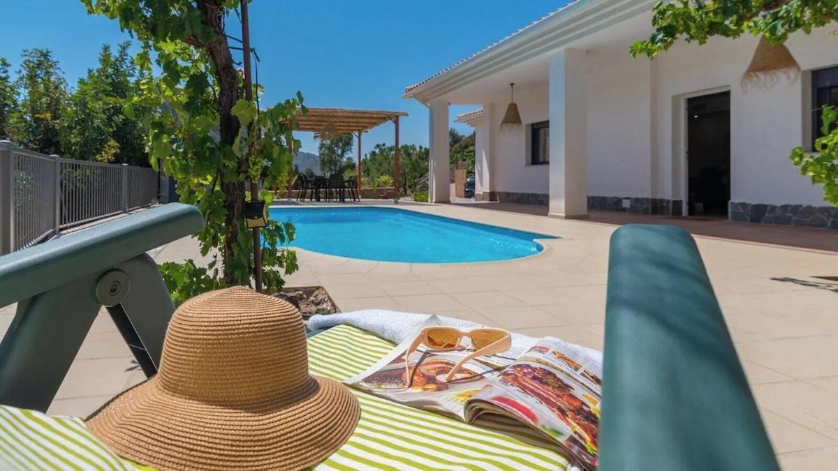 Villa Las Vinas Malaga Exterior photo